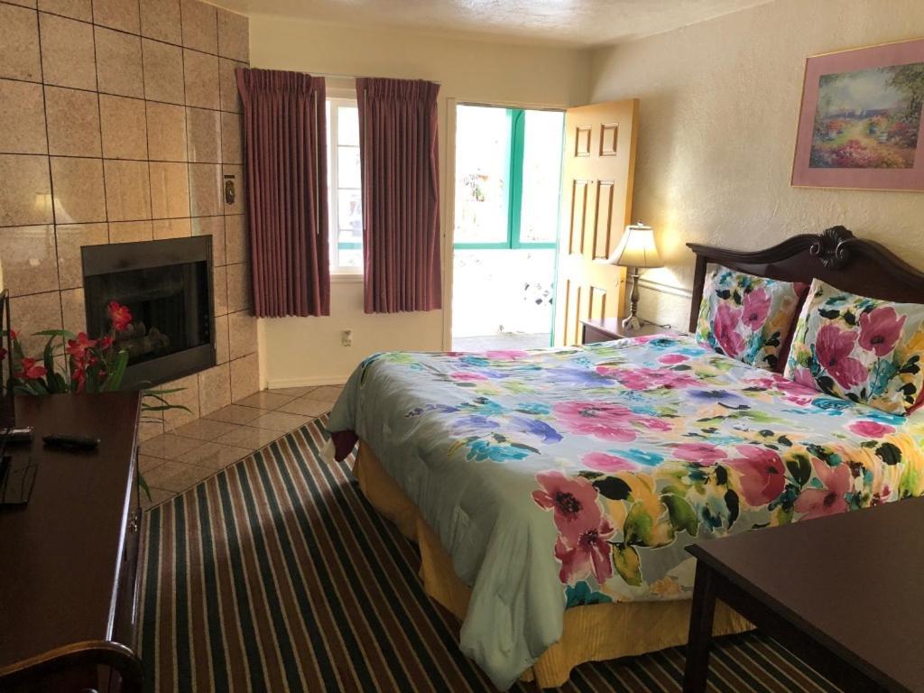 King Room with Fireplace