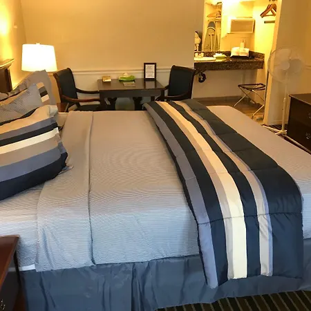 Monterey Pines Inn-3
